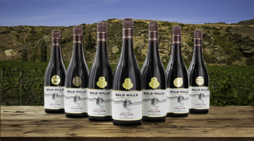 ボールドヒルズの畑と受賞したワインの画像。コンペティションで最高賞を受賞したピノ・ノワール2015と2014